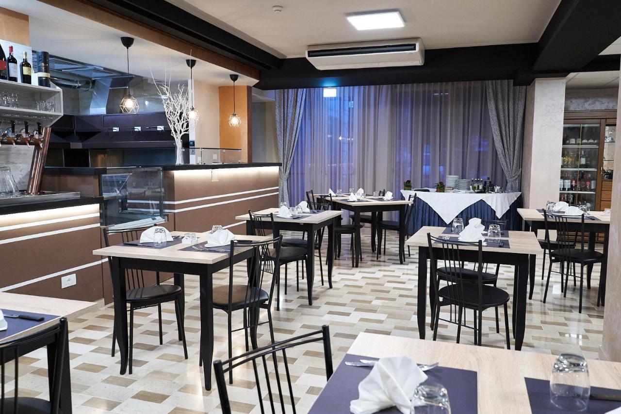 La Casa Del Pellegrino Hotel Manoppello Ngoại thất bức ảnh